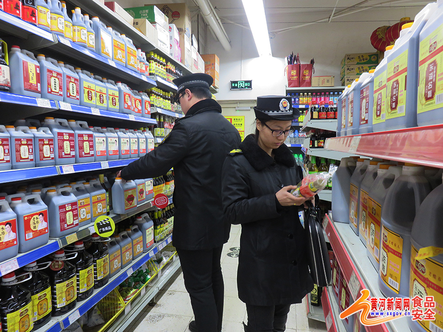 太原万柏林和平食药监管站重拳整治调味品市场